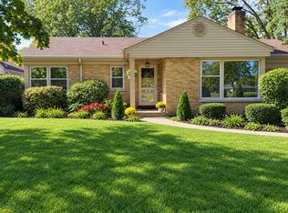 208 N Brighton Pl, Arlington Heights, IL 60004
