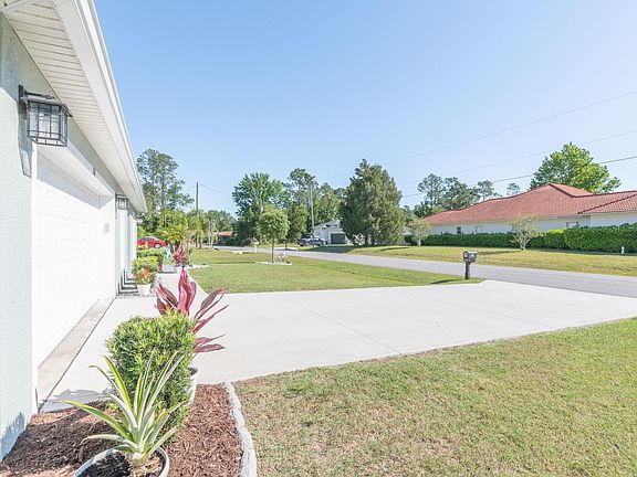 3rd image of 26 Pinetree Dr