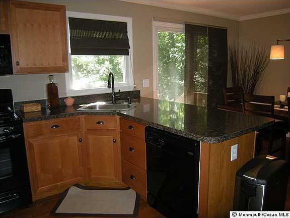 4th image of 144 Serpentine Dr