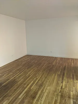 Rented by Delmark Realty LLC | media 32