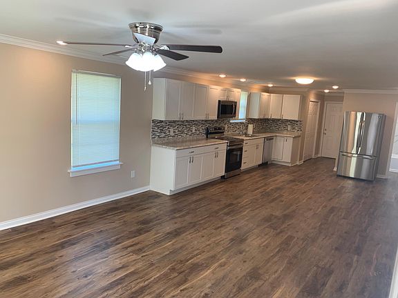 2nd image of 405 W Lake Ave