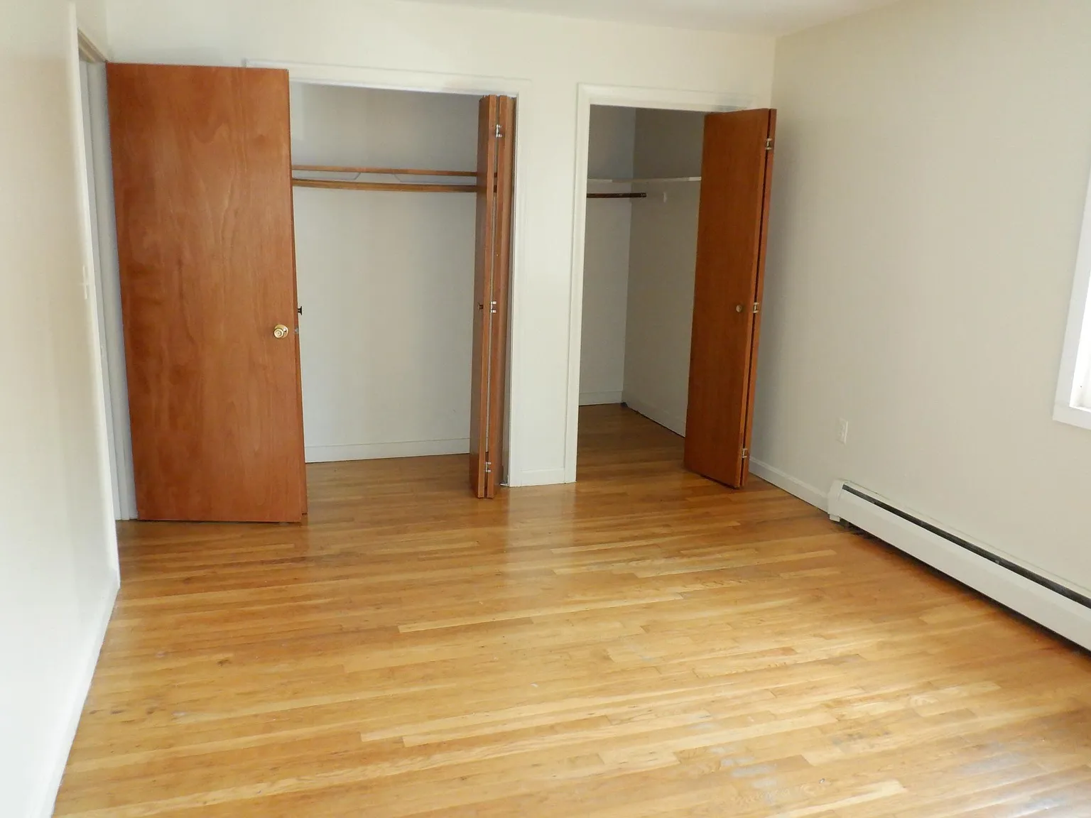 2 bed, 1000 sqft, $1,300 — Photo 3