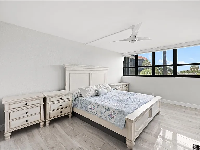 800 Jeffery St — Photo 17