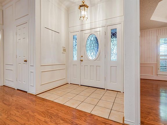 3rd image of 809 Lake Meadows Cir