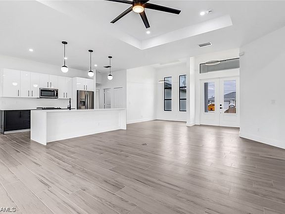 4th image of 1224 NW 37th Ave