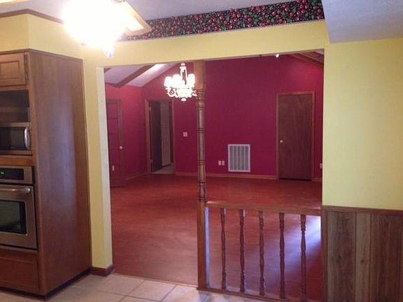 5th image of 813 Barksdale Dr
