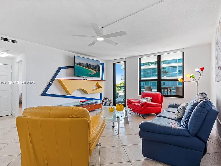10185 Collins Ave #521 — Photo 5