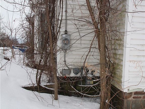 3rd image of 16758 Kenmore Rd