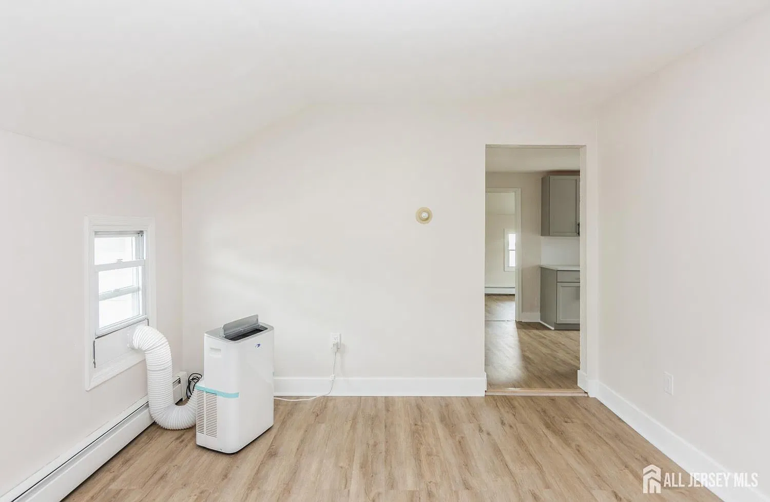 2 bed, 1.0 bath, $2,200 — Photo 3
