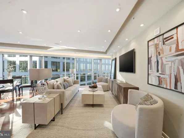 1111 19th St N APT 2705, Arlington, VA 22209