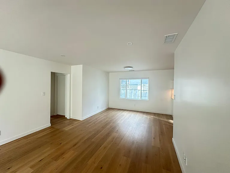 1376 Geneva Ave — Photo 9