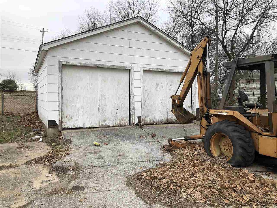 2nd image of 338 Ash St