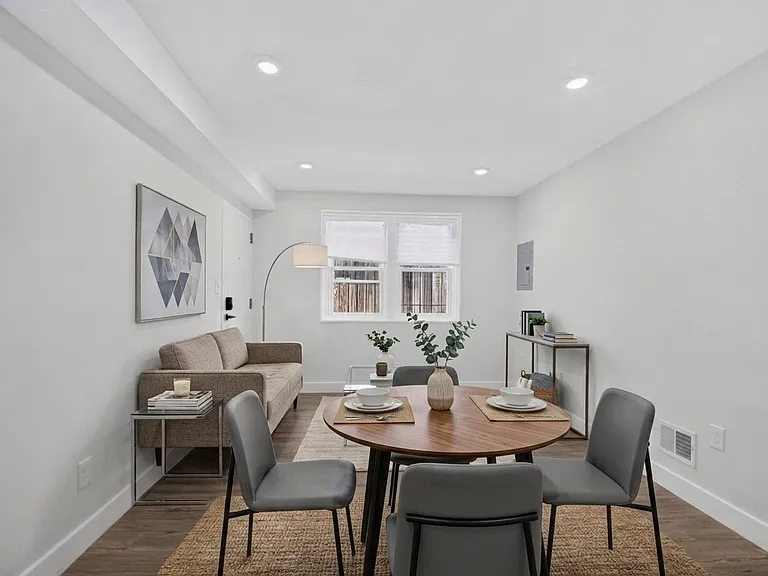 1823 E Capitol St SE #4 — Photo 1