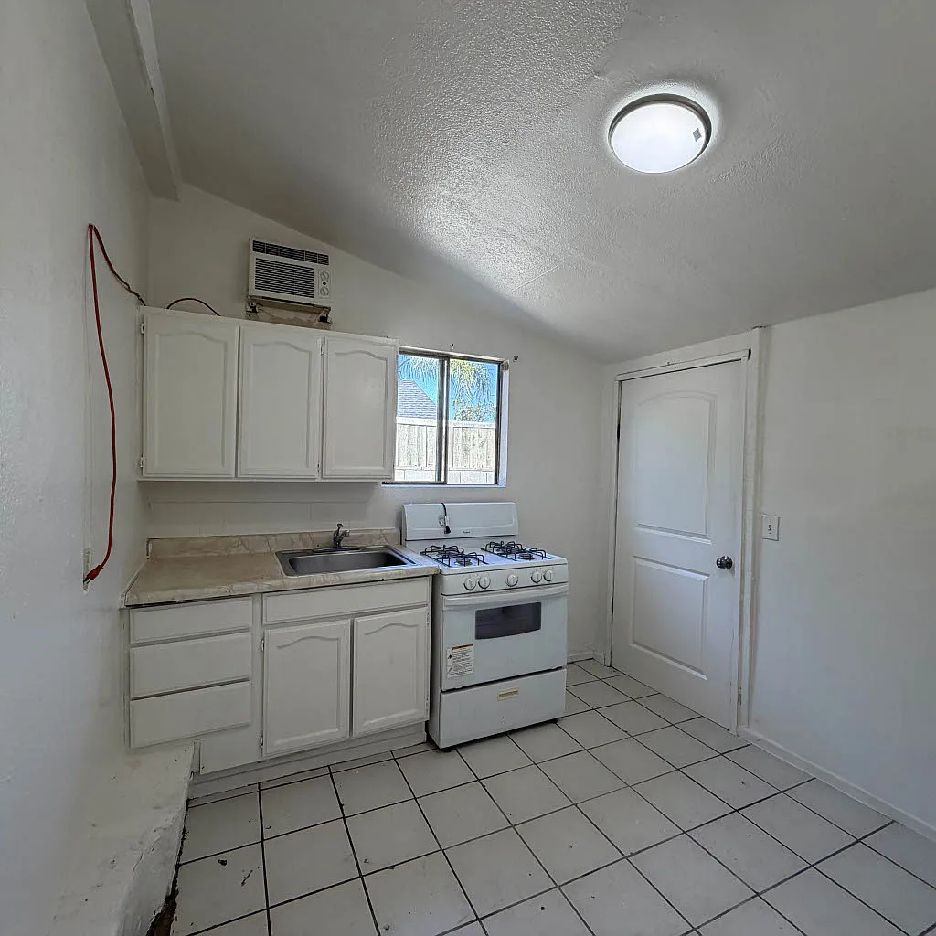 1 bed, 300 sqft, $1,299 — Photo 1