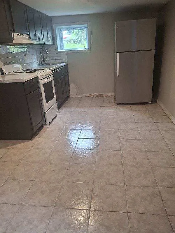 3 bed, $1,825 — Photo 1