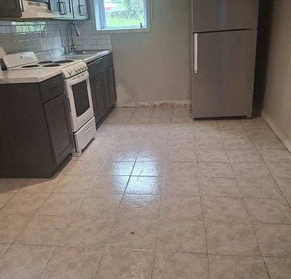 240 S 5th St #BASEMENT — Photo 1