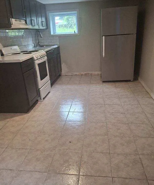 240 S 5th St #BASEMENT