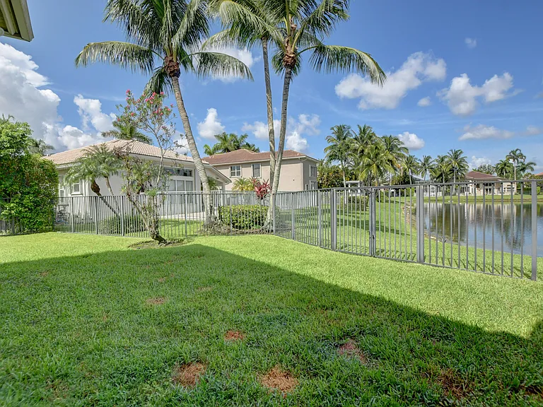 19211 N Creekshore Ct — Photo 61