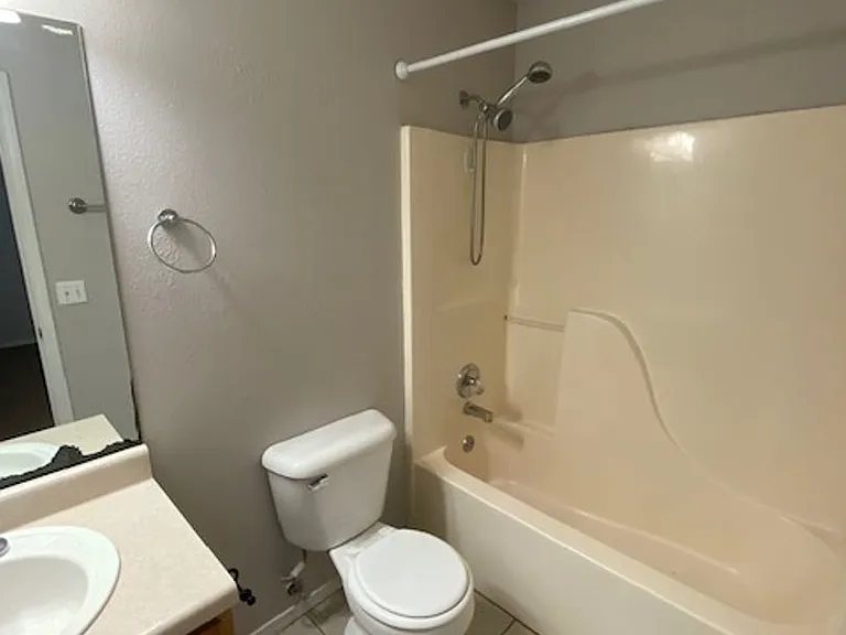 3194 W Parkway Dr — Photo 10