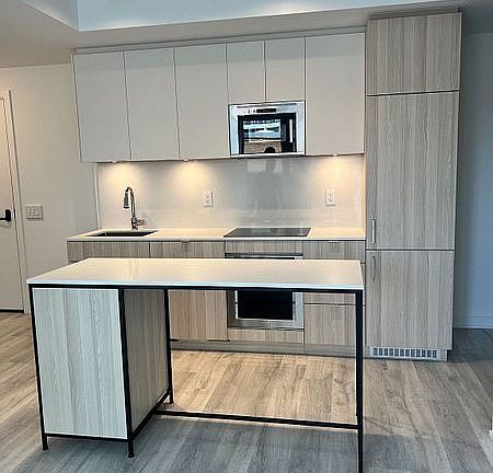 4th image of 215 Lakeshore Rd W #201