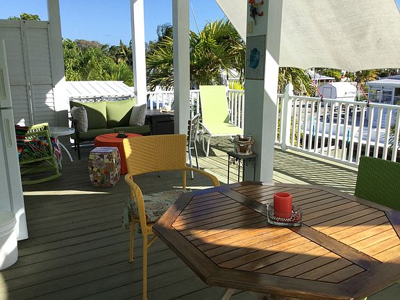 Spacious deck, 432 sq'