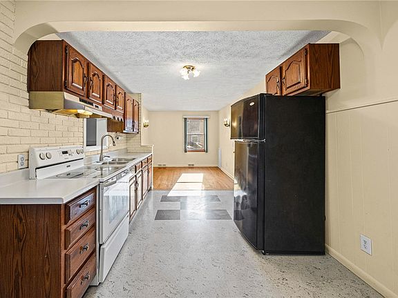 5th image of 211 Heberle Rd