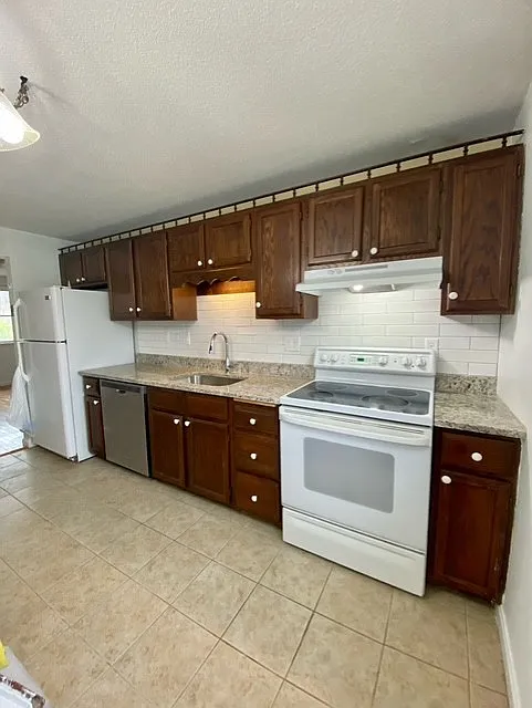 2 bed, 812 sqft, $2,650 — Photo 2