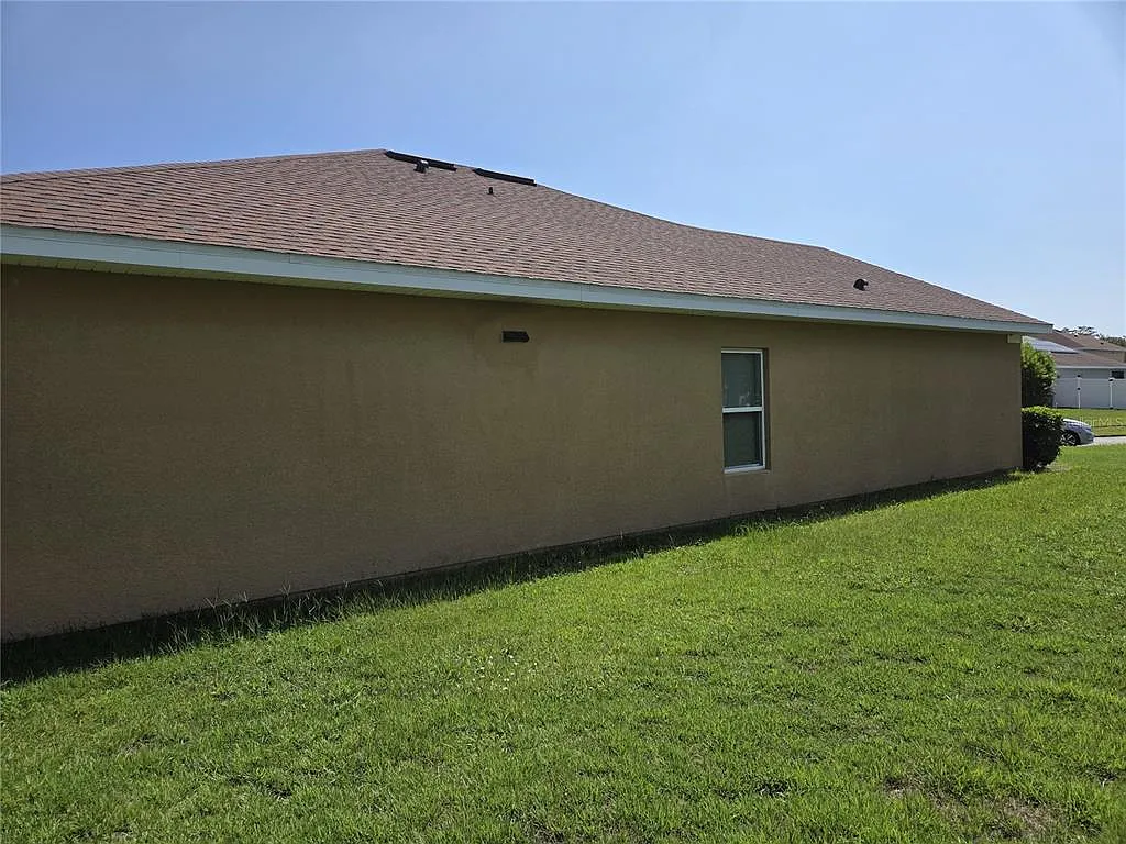 3 bed, 2.0 bath, 1844 sqft, $2,100 — Photo 4