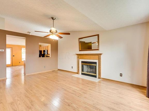 4th image of 2358 Breeze Hill Dr
