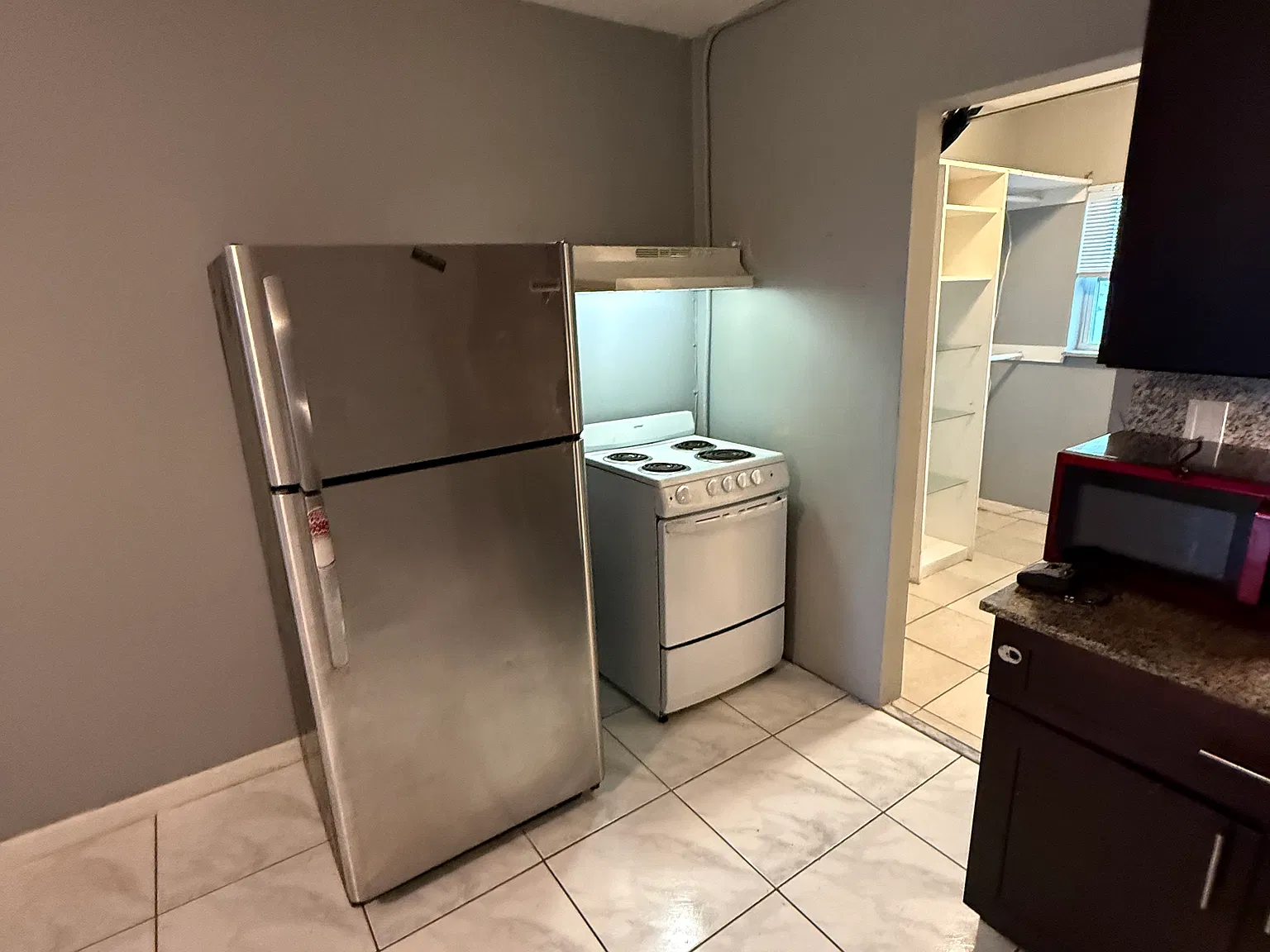 Studio, 5000 sqft, $1,400 — Photo 3