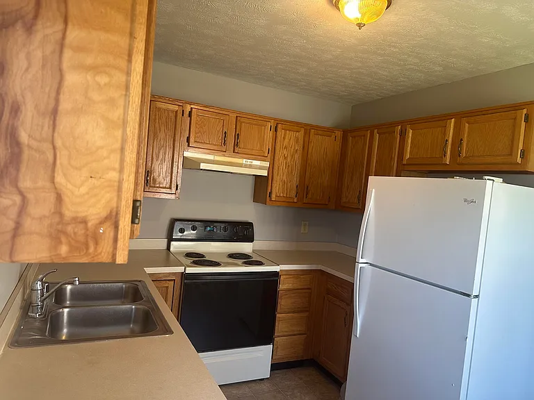 2548 Danielle Ln — Photo 3