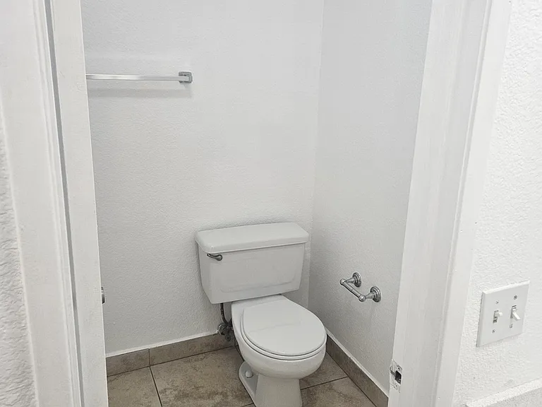 14616 Eastwood Ave #7 — Photo 6