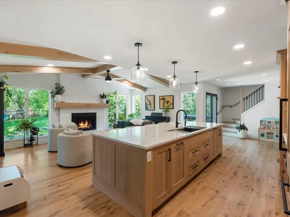 5 Hodgson Ct, Madison, WI 53717