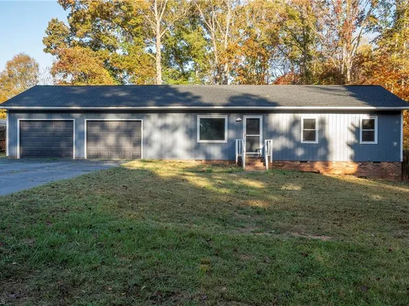 3413 Deerbrook Dr, Yadkinville, NC 27055