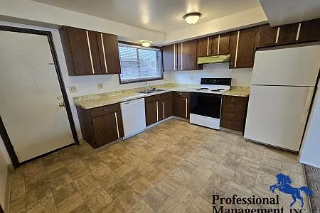 2 bed, 900 sqft, $995 — Photo 2