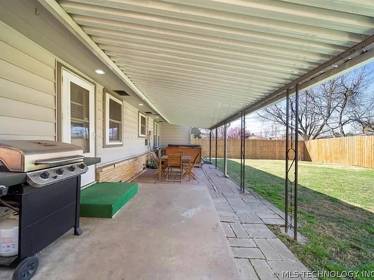 2426 S Louisville Ave — Photo 34