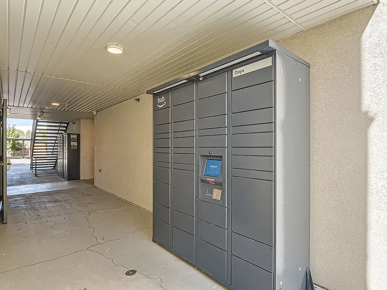 Onyx Apartments — Photo 18