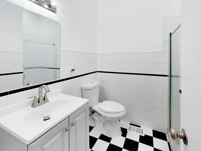 1301 N Oakley Blvd #2B — Photo 19