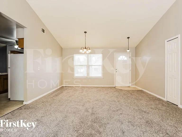 2175 Carriage Pointe Loop — Photo 3