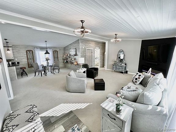 5th image of 538 Twin Lakes Dr