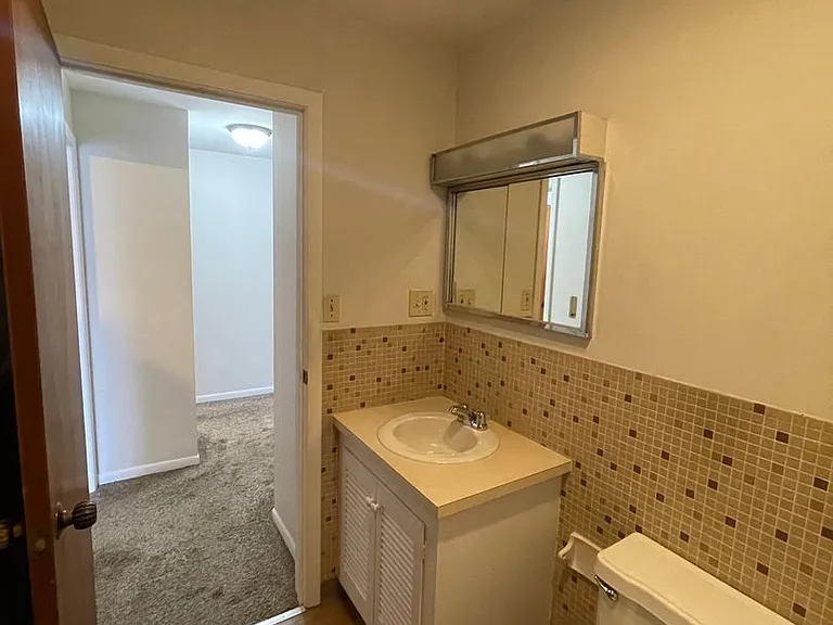 319 Hillcrest Dr — Photo 8