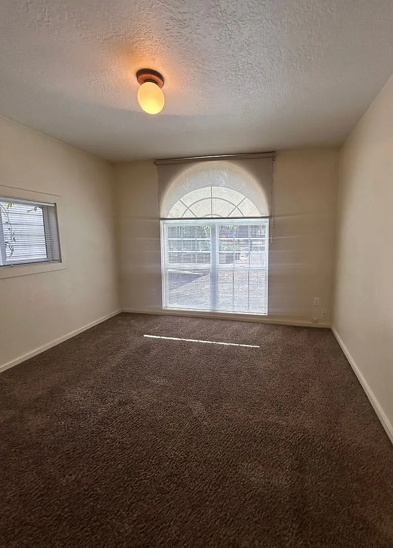 Berg- TriPlex on Lee St SE #10095 — Photo 3