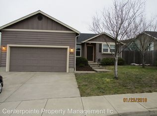 955 Rolling Hills Rd, Roseburg, OR 97471