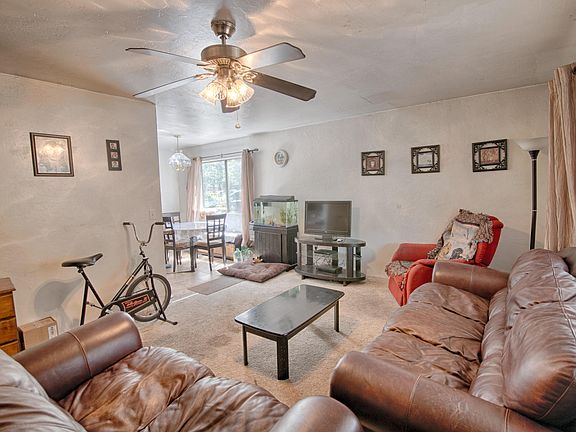 3rd image of 1021 S 9th Dr