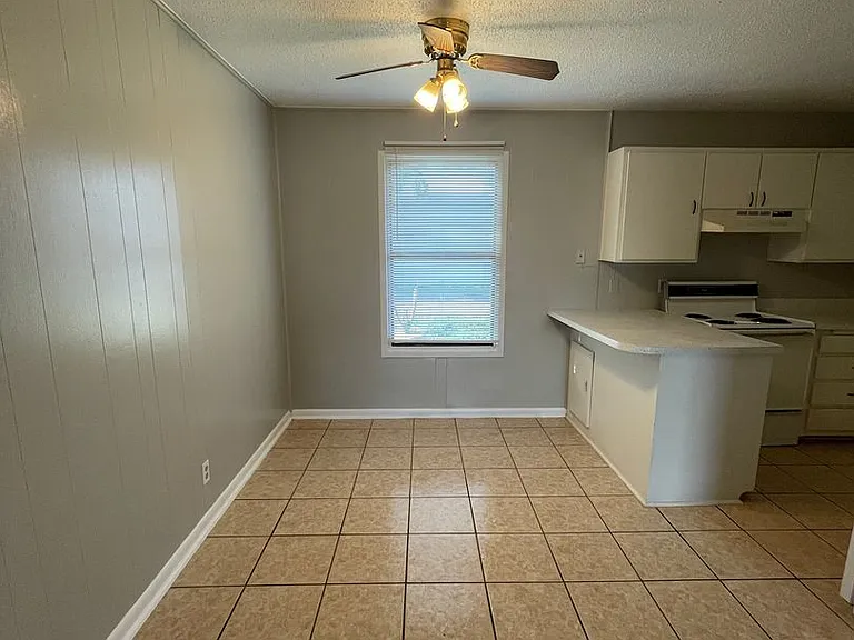 Westway Apartments — Photo 14