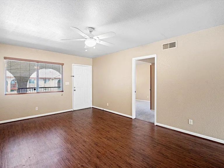 510 W University Dr — Photo 19