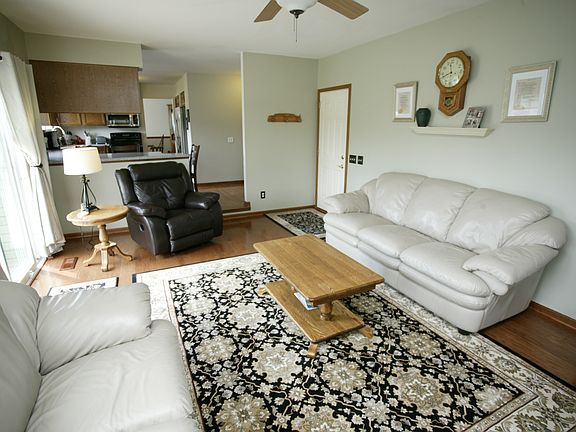 4th image of 42701 Turnberry Ct