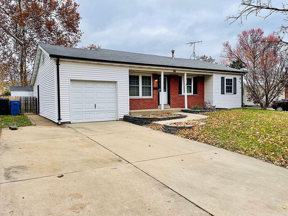 1st image of 2515 Oakwood Manor Dr