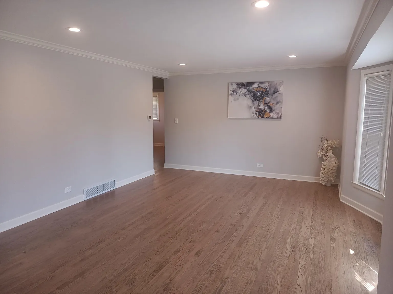 3 bed, 1600 sqft, $4,200 — Photo 4