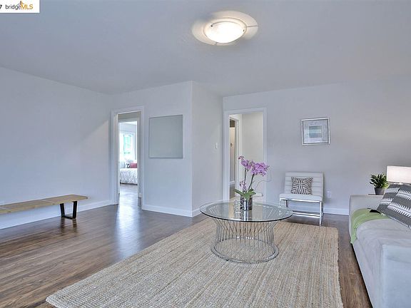 4th image of 6005 Bayview Ave